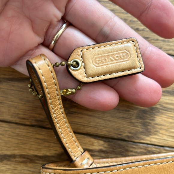 Coach tan wristlet - Picture 4 of 8